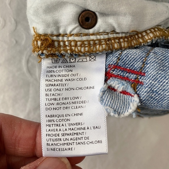 BDG Urban Outfitters Distressed Denim Women's Light Wash Cut-off Jean Shorts - Picture 7 of 12